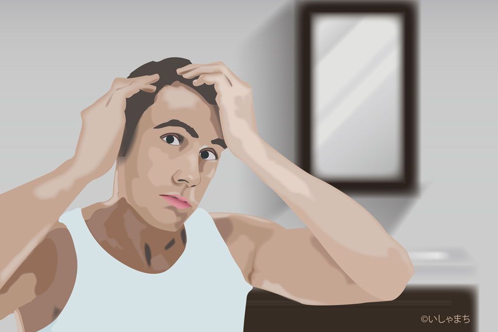 鏡の前で髪を整える人