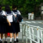 制服の女子学生