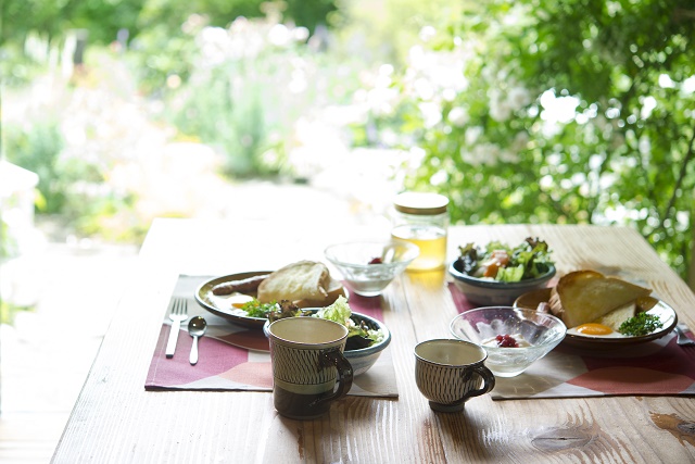 朝日と朝食