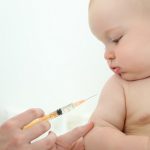 ワクチンを受ける赤ちゃん