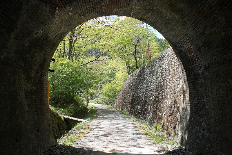 トンネルの出口